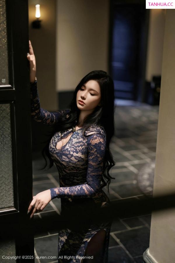 小娜比  [XiuRen]高清写真图 2025.12.24 No.11148 娜比 蕾丝长裙第6张图片